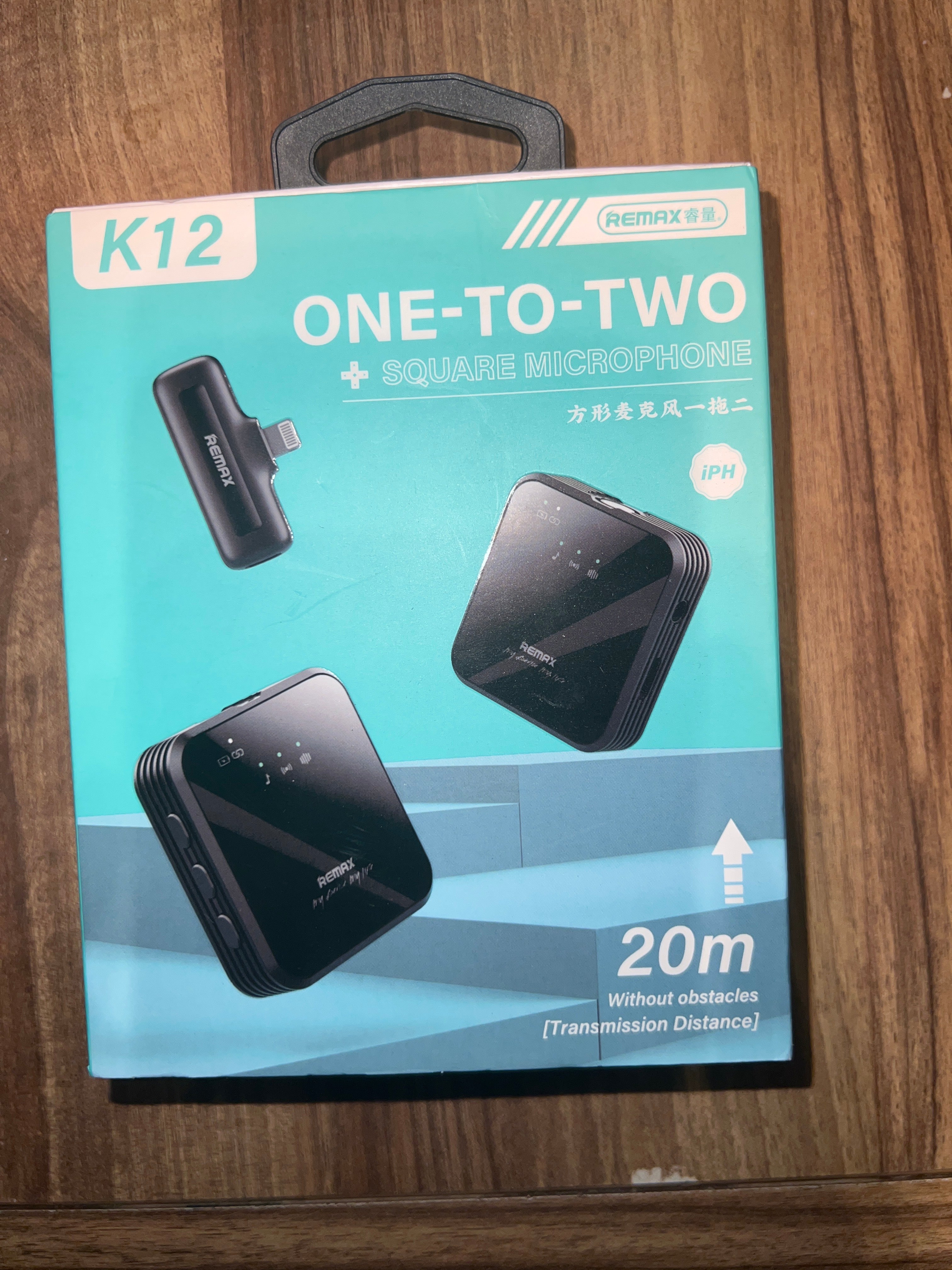 REMAX K12 Dual Wireless Lavalier Microphone for iPhone/iPad - 2-in-1 Plug & Play Mic